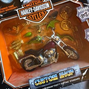 Harley-Davidson Custom Shop Motorcycle Kit - Black and Silver